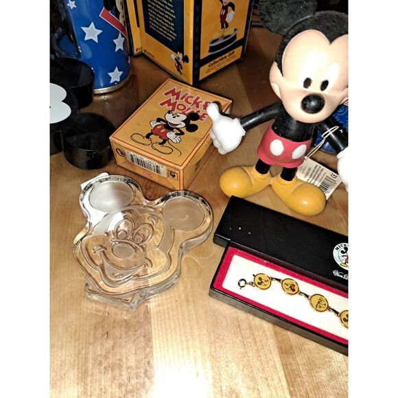 Very Vintage FABULOUS Mickey Mouse Watches, Bobble Heads, Weight, Cologne, Pins - Picture 15 of 15